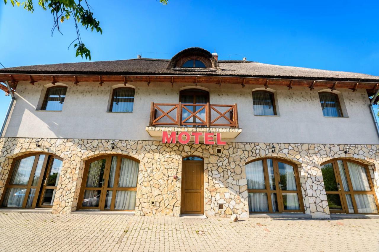 فيلينس Tekergo Motel Es Etterem المظهر الخارجي الصورة